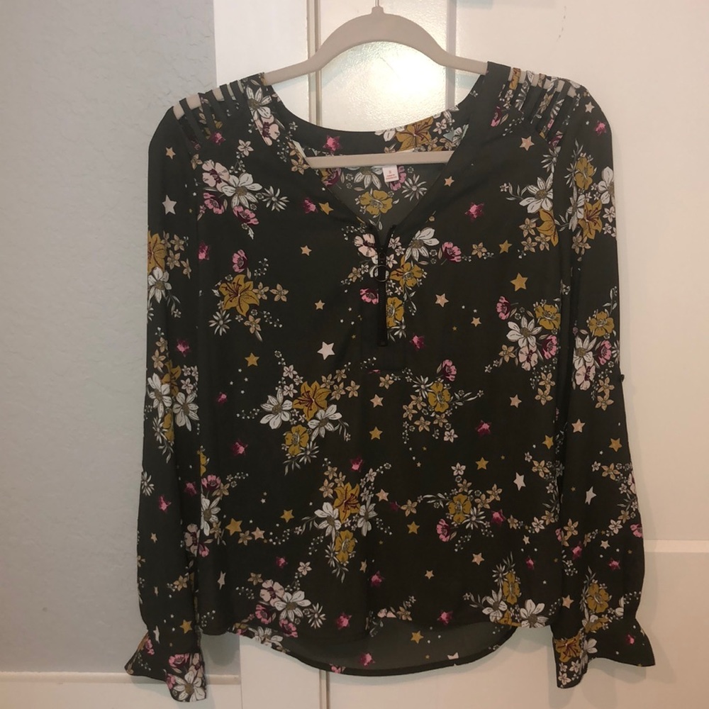 Women’s blouse SIZE SMALL